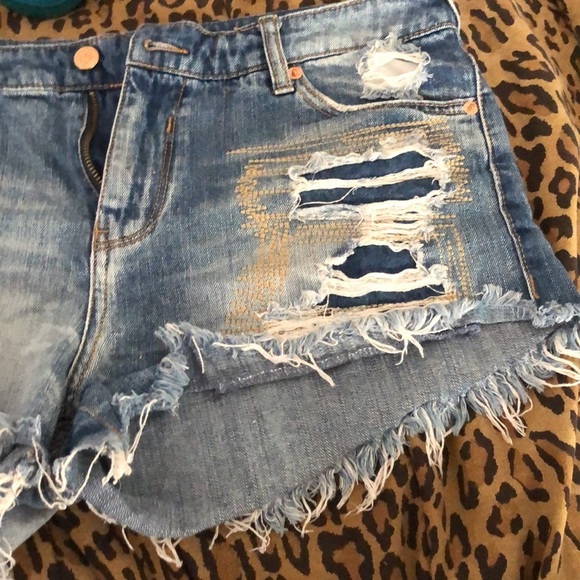 Merona  size 12 distressed blue Jean shorts, with stretch NWOT - Picture 5 of 8